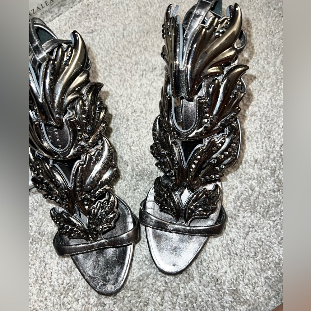 Giuseppe Zanotti
Patent Leather Crystal Embellishments Gladiator Sandals